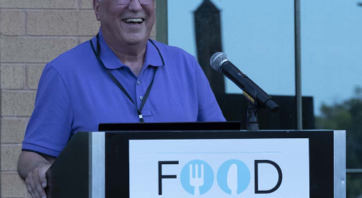 Image of Don Longo of CSNews at the Food Service Exchange.